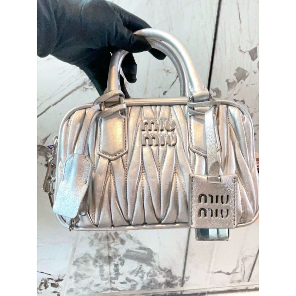 Miu Miu Women Pre-Loved Bag Very Good Condition - Picture 7 of 9